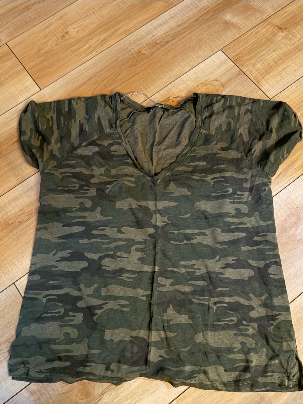 Sanctuary Women's Camo Short Sleeve V-Neck Tee - Olive Green